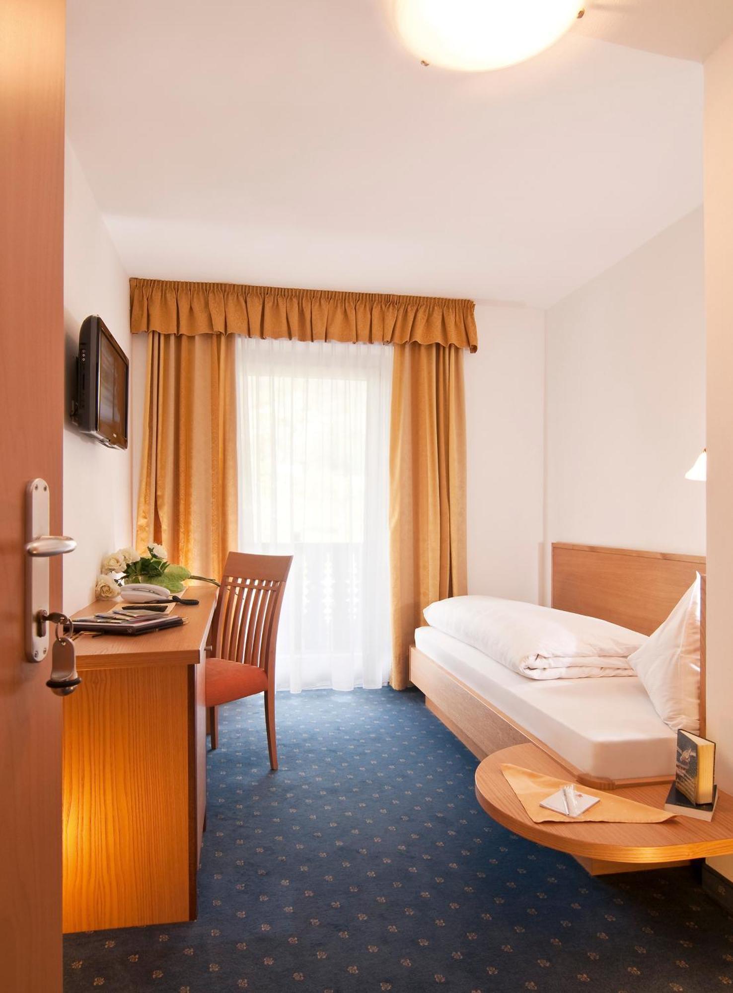 Ruster Resort Lagundo Bagian luar foto