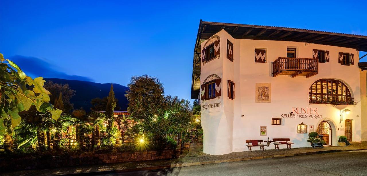 Ruster Resort Lagundo Bagian luar foto